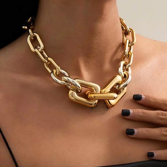 Zara Jewelry Zara New Gold Double Thickness Interlock Oval